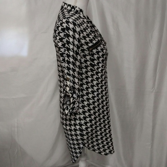 Hot Miami Styles Black White Houndstooth Pattern V-Neck Two Button Tunic Top - Picture 4 of 8